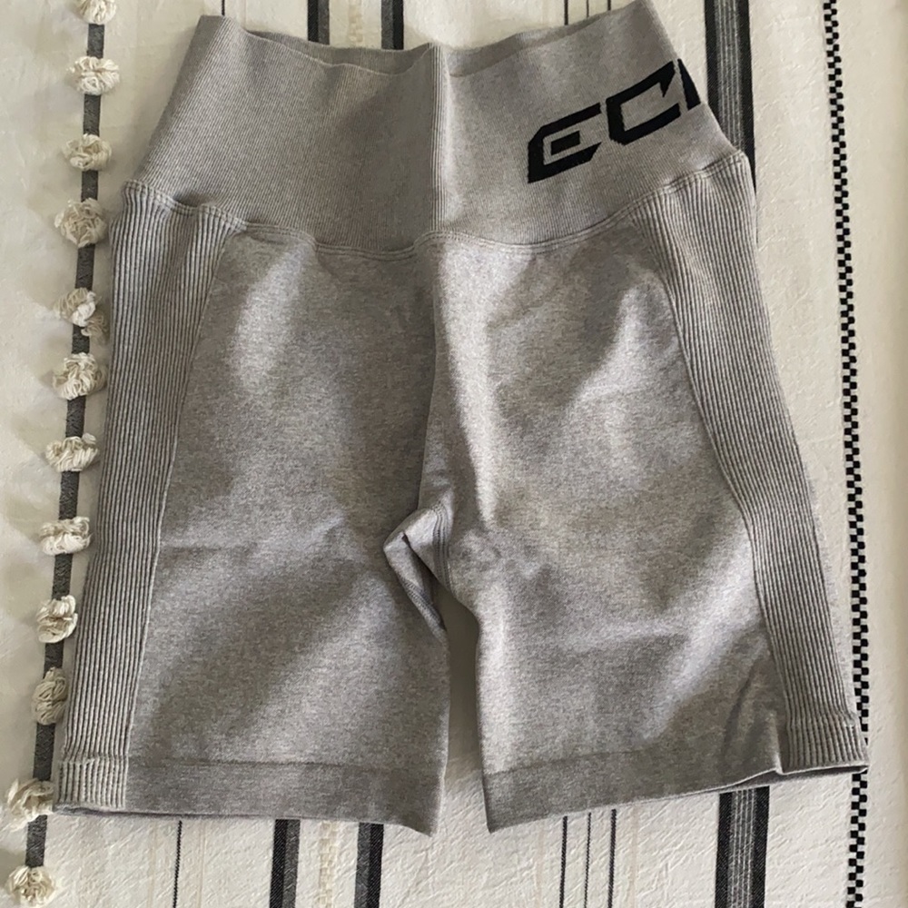 ECHT scrunch shorts